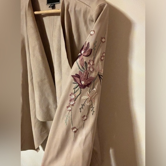 Le Chateau-Beige embroidered vegan leather suede waterfall blazer/jacket - Picture 2 of 6